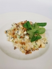 Italské risotto s pórkem, ořechy, modrý sýr